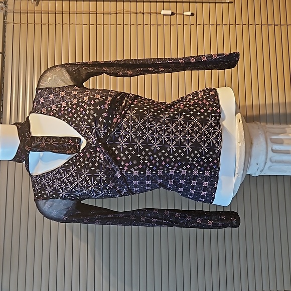 UK Size 6-8 cross wrap top, accentuates bust, transparent sleeves, pussybow tie - Picture 7 of 15